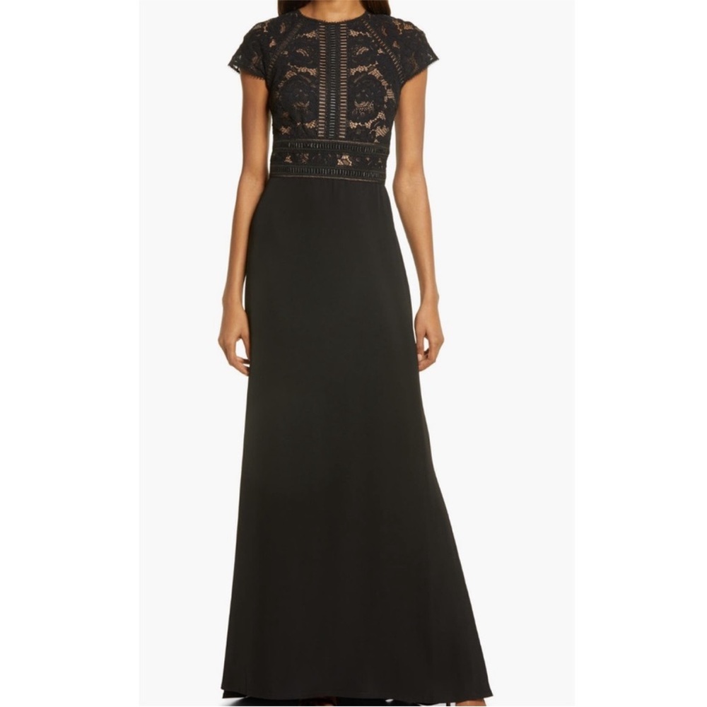 Tadashi Shoji Lace & Crepe A- Line Gown black, SIZE 14